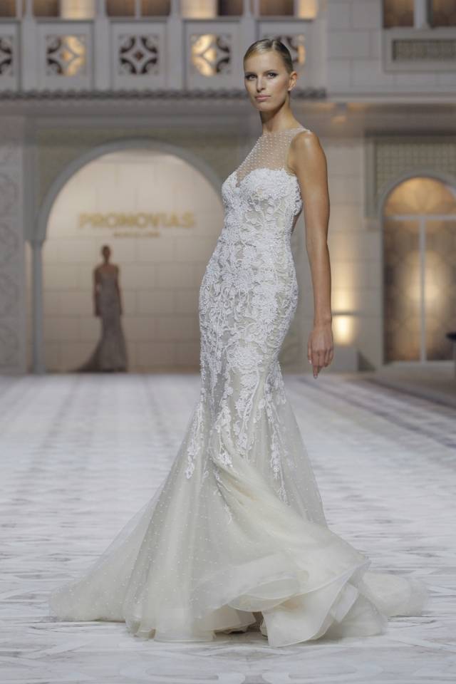 Красивое длинное свадебное платье 2016 - фото новинка в коллекции PRONOVIAS