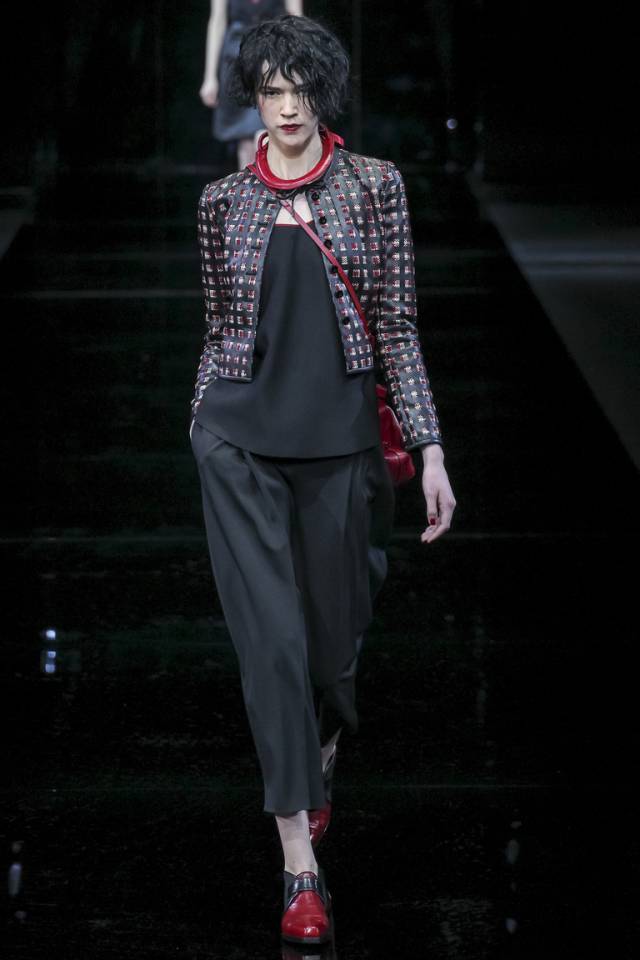 Модный женский пиджак 2016 – фото новинка в коллекции Emporio Armani