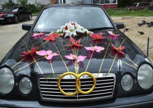 Украшение автомобиля на свадьбу бабочками