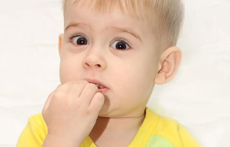 Как отучить своего ребенка грызть ногти?